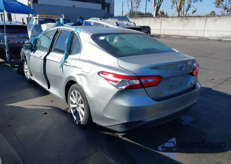 2018 Toyota Camry Le z USA, uszkodzony, nr VIN JTNB11HK0J3017216